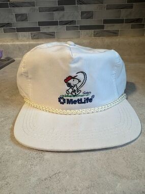 Vintage MetLife Peanuts Character Snoopy Trucker Hat!
